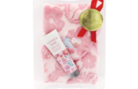 CHARLEY - Handkerchief & Hand Cream Set - 2pièces - Wild Rose &... CHARLEY - Handkerchief & Hand Cream Set - 2pièces - Wild Rose &...