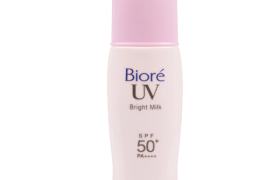 Kao - Biore Crème Solaire UV Lait Brillant SPF50+ PA++++ - 30ml Kao - Biore Crème Solaire UV Lait Brillant SPF50+ PA++++ - 30ml