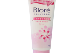 Kao - Biore Gommage mousse pour le visage - 100g Kao - Biore Gommage mousse pour le visage - 100g