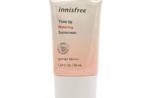 innisfree - Écran solaire Tone Up Watering SPF50 + PA ++++ - 50ml innisfree - Écran solaire Tone Up Watering SPF50 + PA ++++ - 50ml
