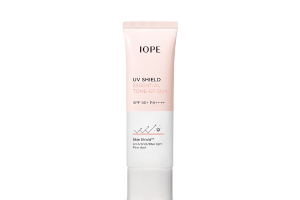 IOPE - UV Shield Essentiel Tonique Solaire SPF50+ PA++++ - 50ml IOPE - UV Shield Essentiel Tonique Solaire SPF50+ PA++++ - 50ml